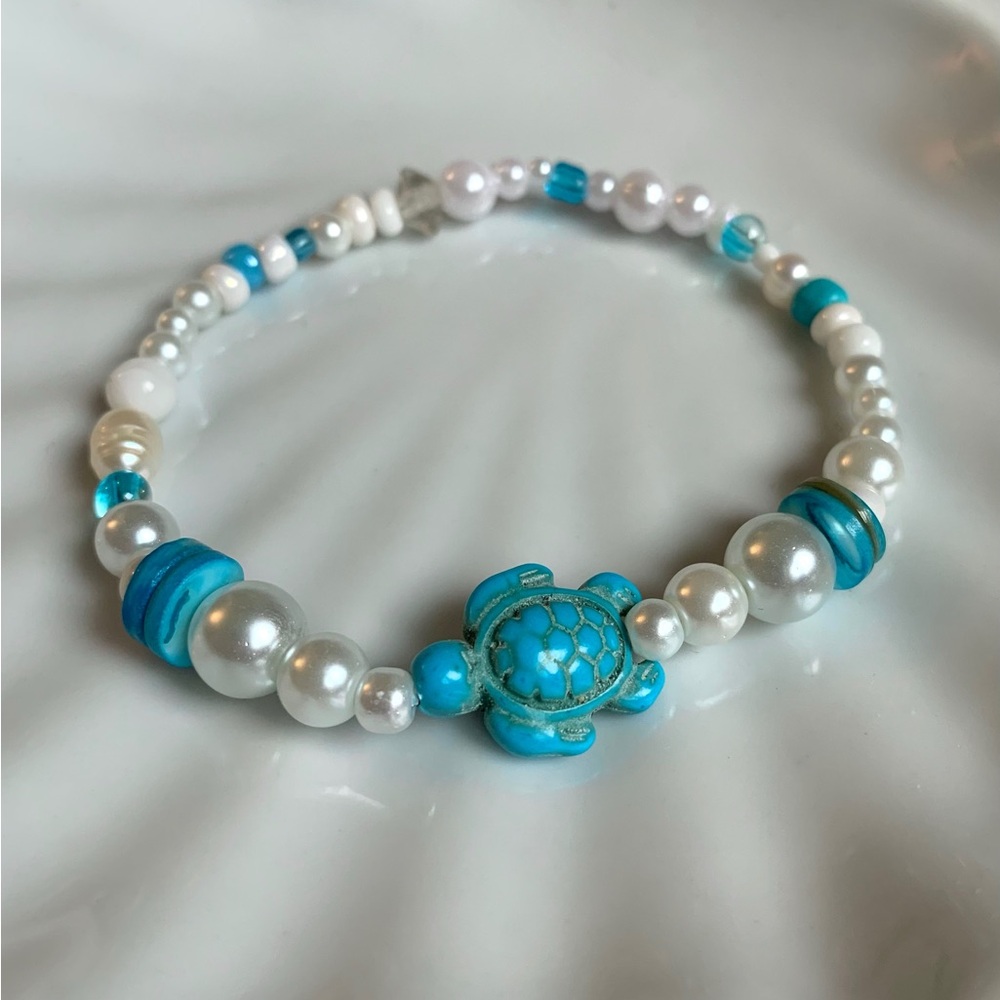 5/$20 ENTIRE SHOP CLEARANCE Sea turtle handmade beaded bracelet 🐢🌊☀️